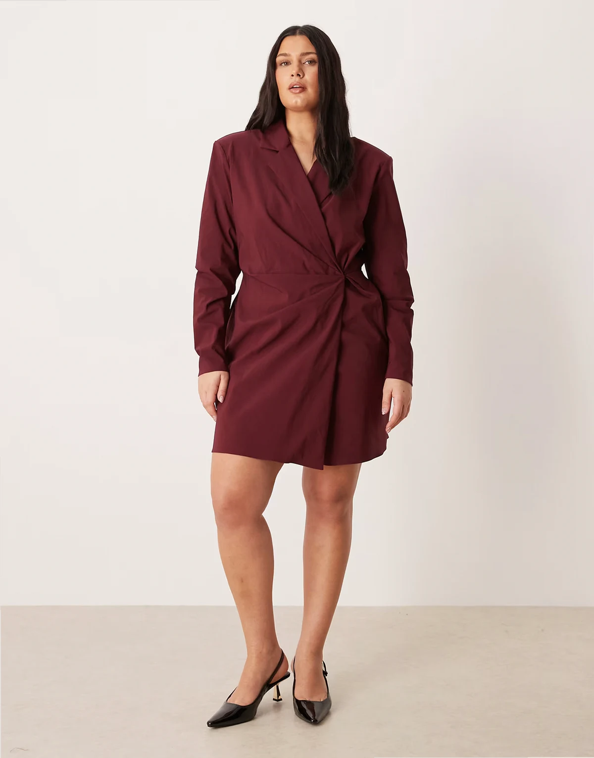 ASOS DESIGN Curve – Ciemnobordowa, taliowana sukienka mini o kroju marynarki