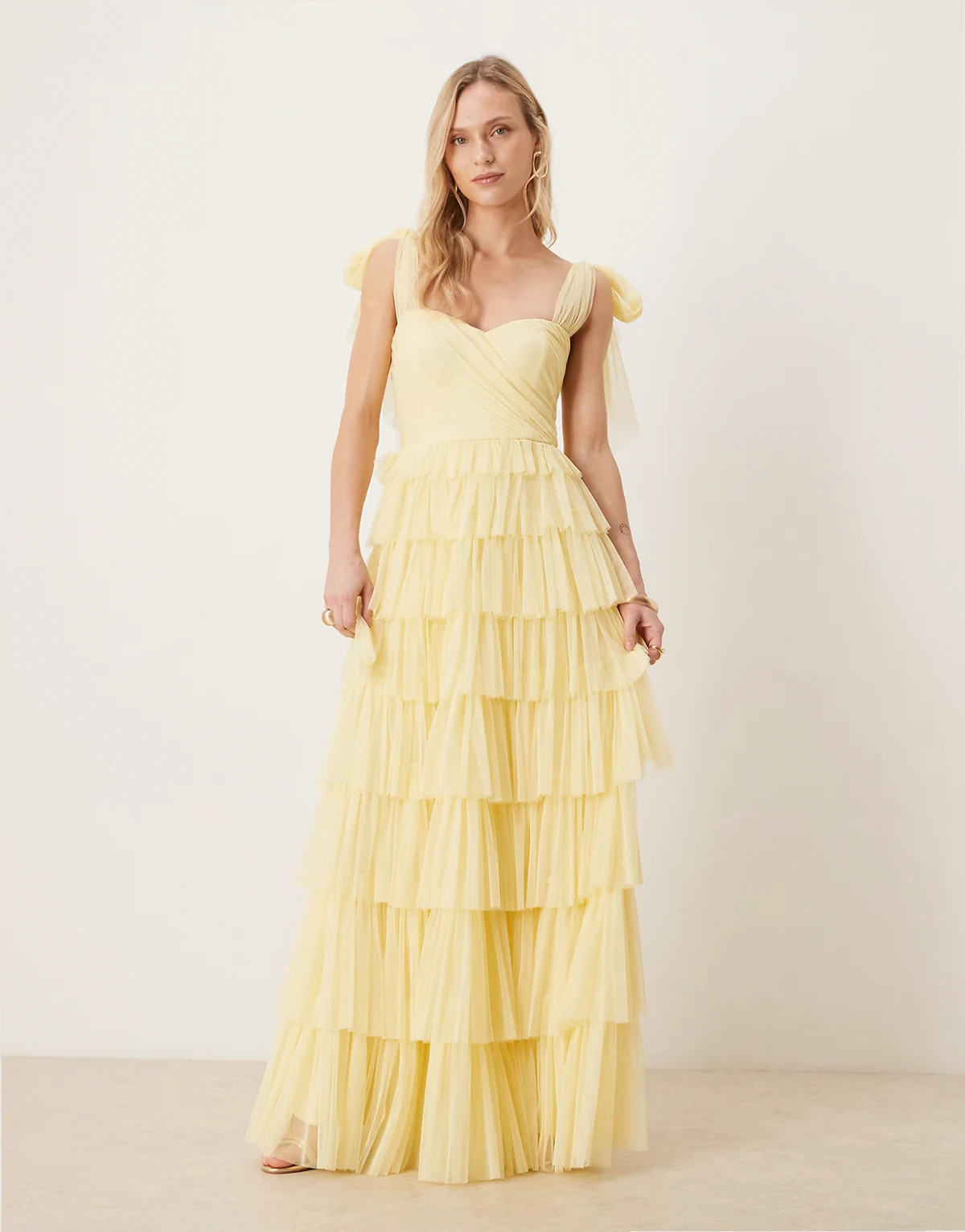 Lace & Beads Bridesmaid Petite – Cytrynowa tiulowa sukienka maxi z kokardkami na ramiączkach