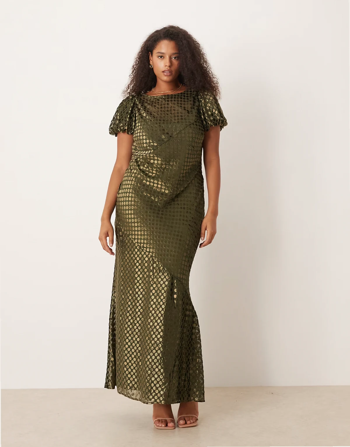 ASOS DESIGN Curve – Oliwkowa aksamitna sukienka maxi z dekoltem w kształcie litery U we wzór devore