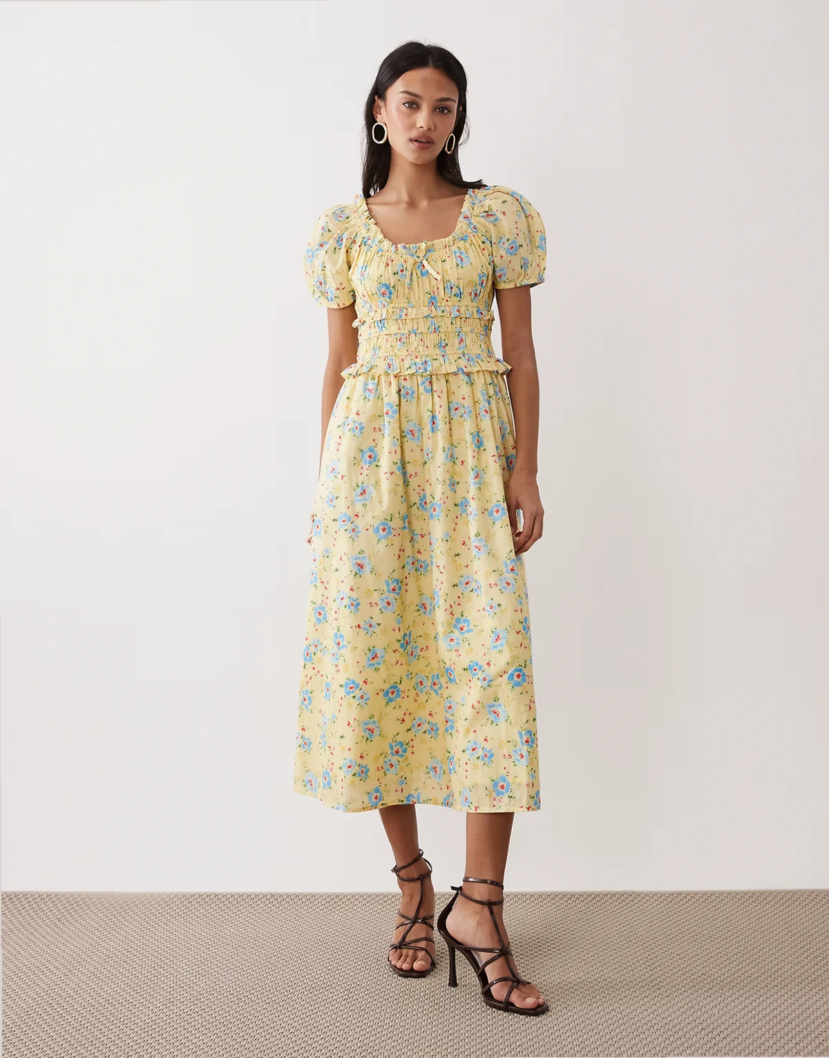 – Ariel – Midikleid im Milchmädchen-Stil in Zitronengelb mit Blumenmuster