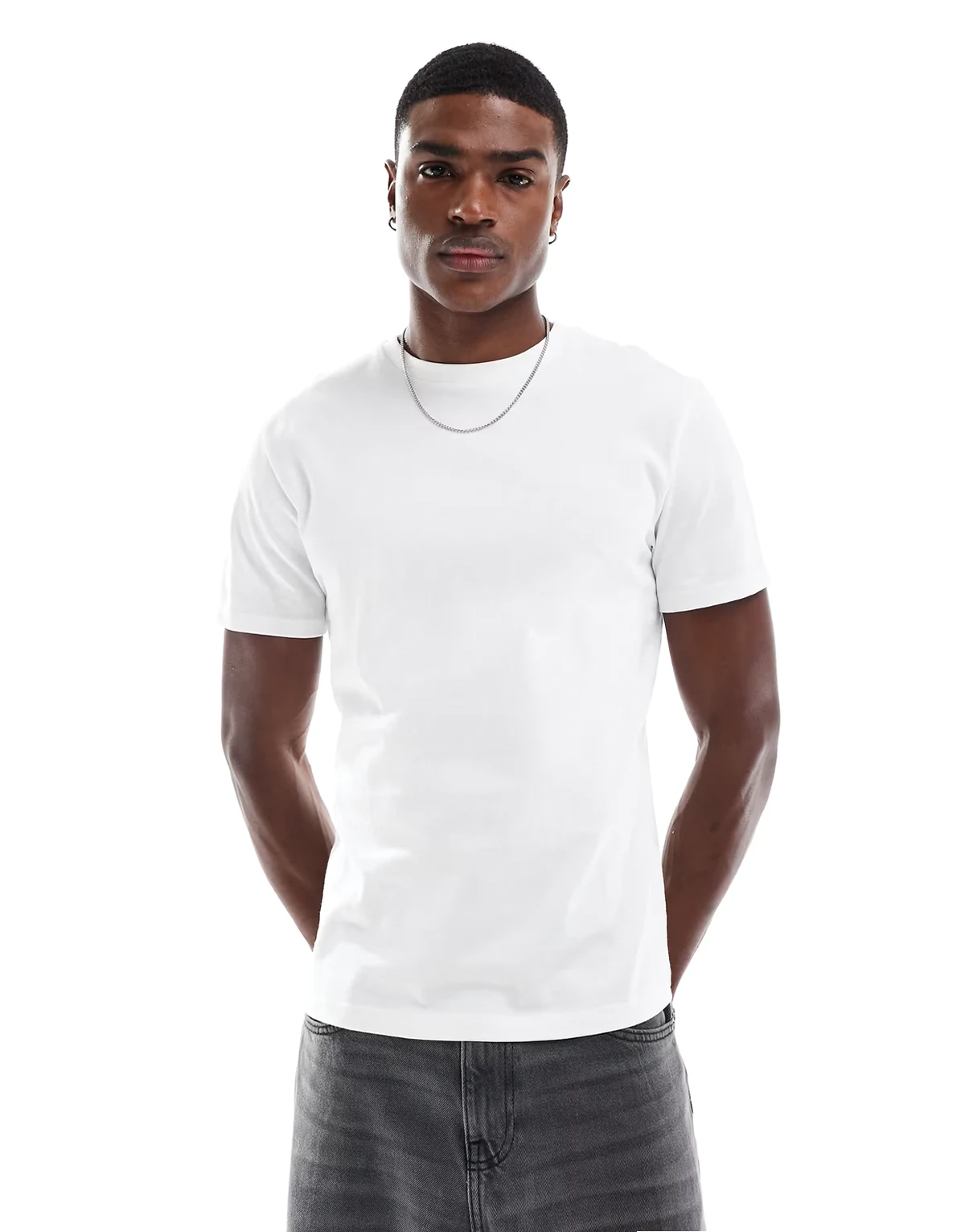 – Basic-T-Shirt in Weiß mit Rundhalsausschnitt