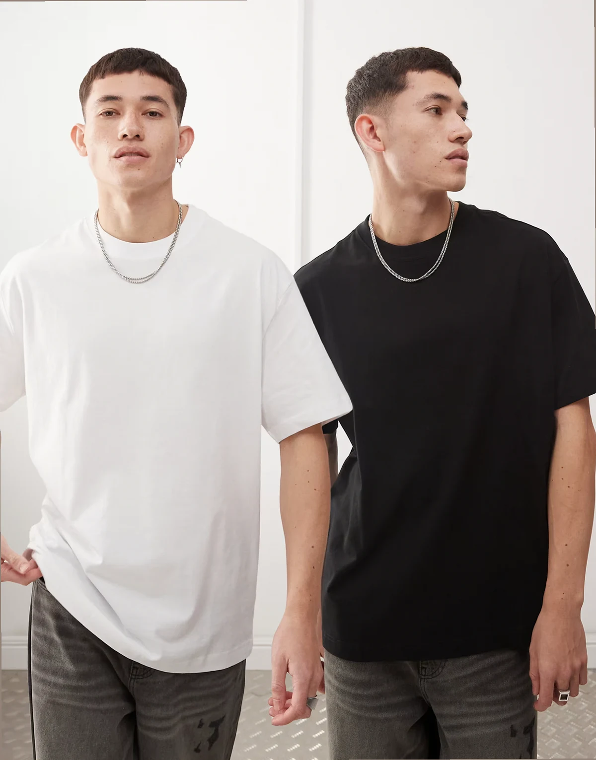 – Oversize-T-Shirt in Schwarz und Weiß im 2er-Pack