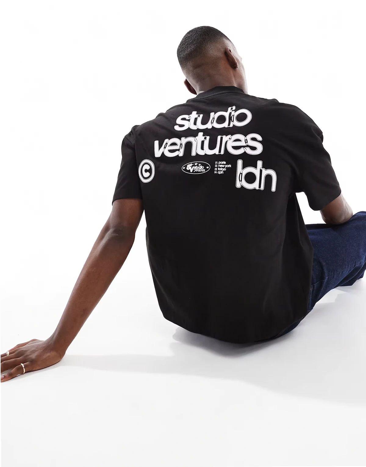 – Kastiges Oversize-T-Shirt in Schwarz mit Text-Grafikprint