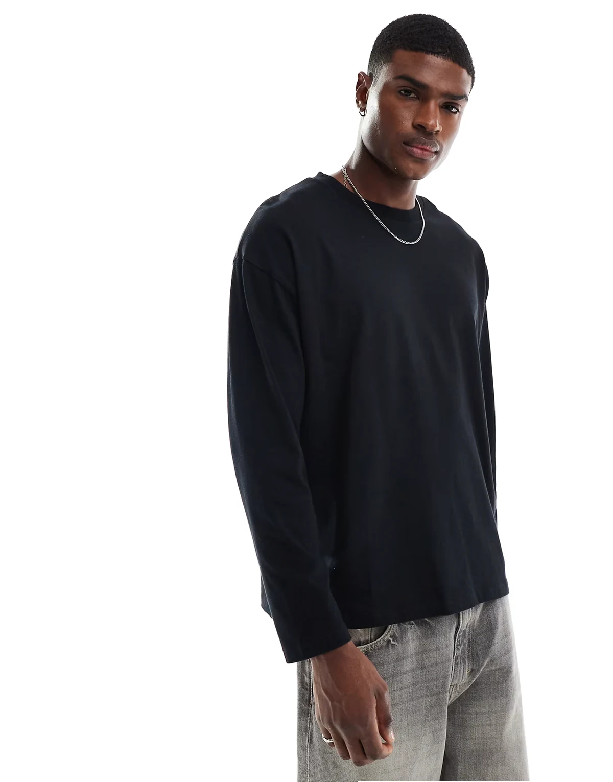 – Langärmliges Basic-Shirt in Schwarz mit Oversize-Schnitt