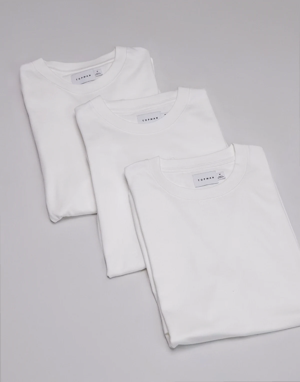 – Zestaw 3 białych T-shirtów o luźnym kroju