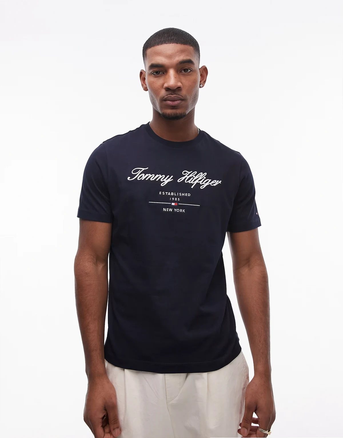 – Granatowy T-shirt z logo