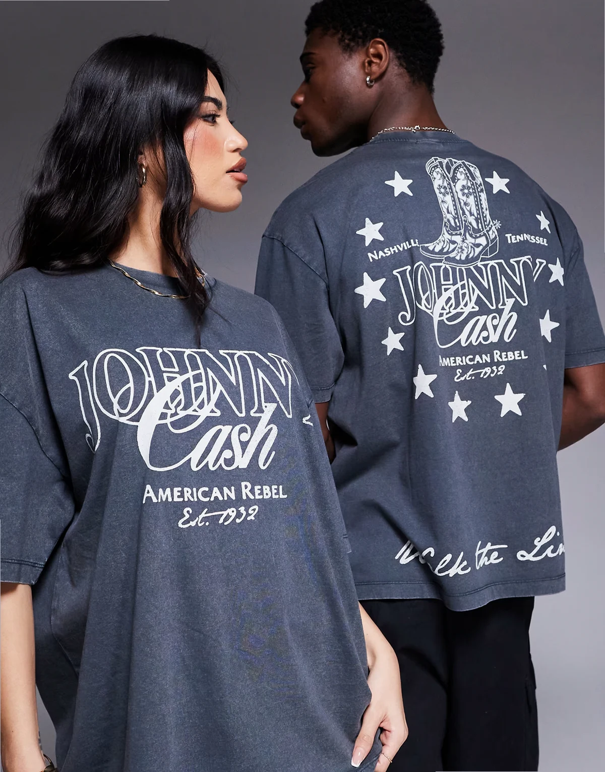 – Unisex-T-Shirt in verwaschenem Schwarz mit Johnny-Cash-Prints und Oversize-Schnitt