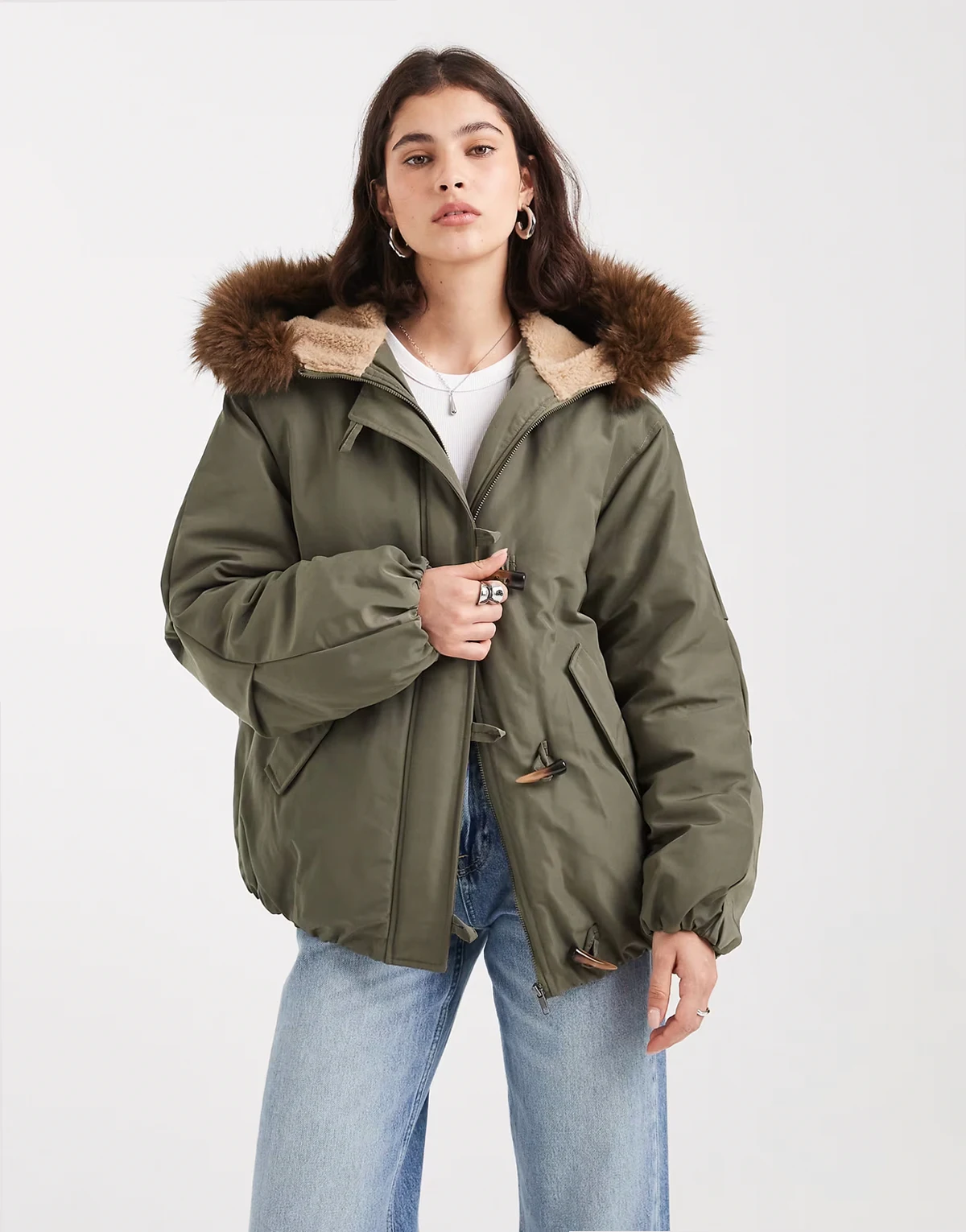 – Parka bomberka w kolorze khaki z troczkami