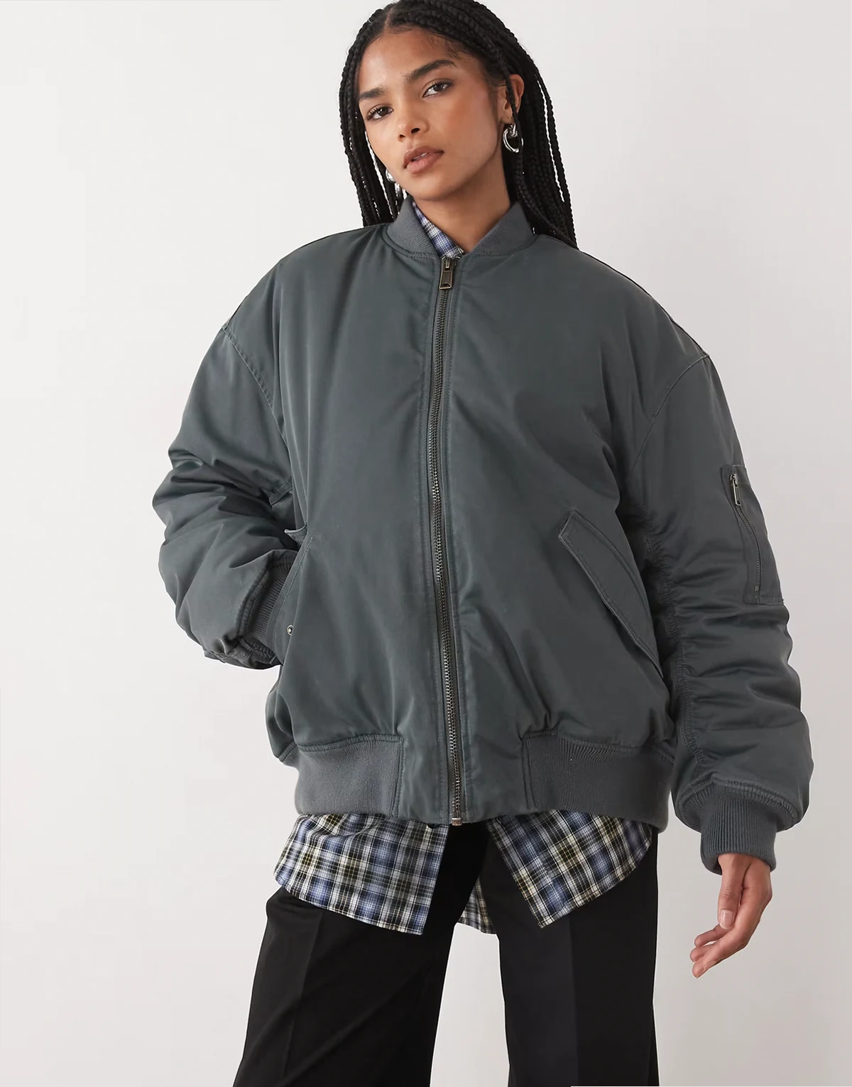 – Oversize-Bomberjacke in gewaschenem Khaki