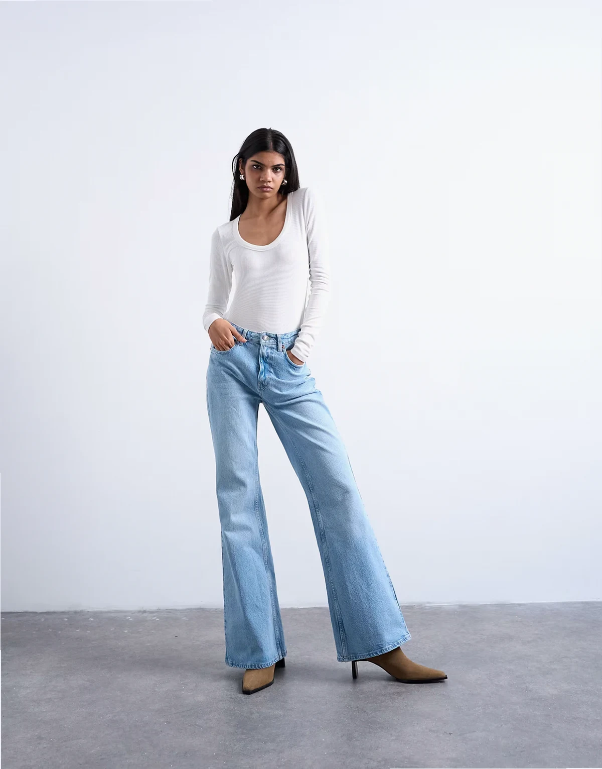 – Pippa – Schlagjeans in Bleach-Waschung mit Comfort-Stretch und mittelhohem Bund