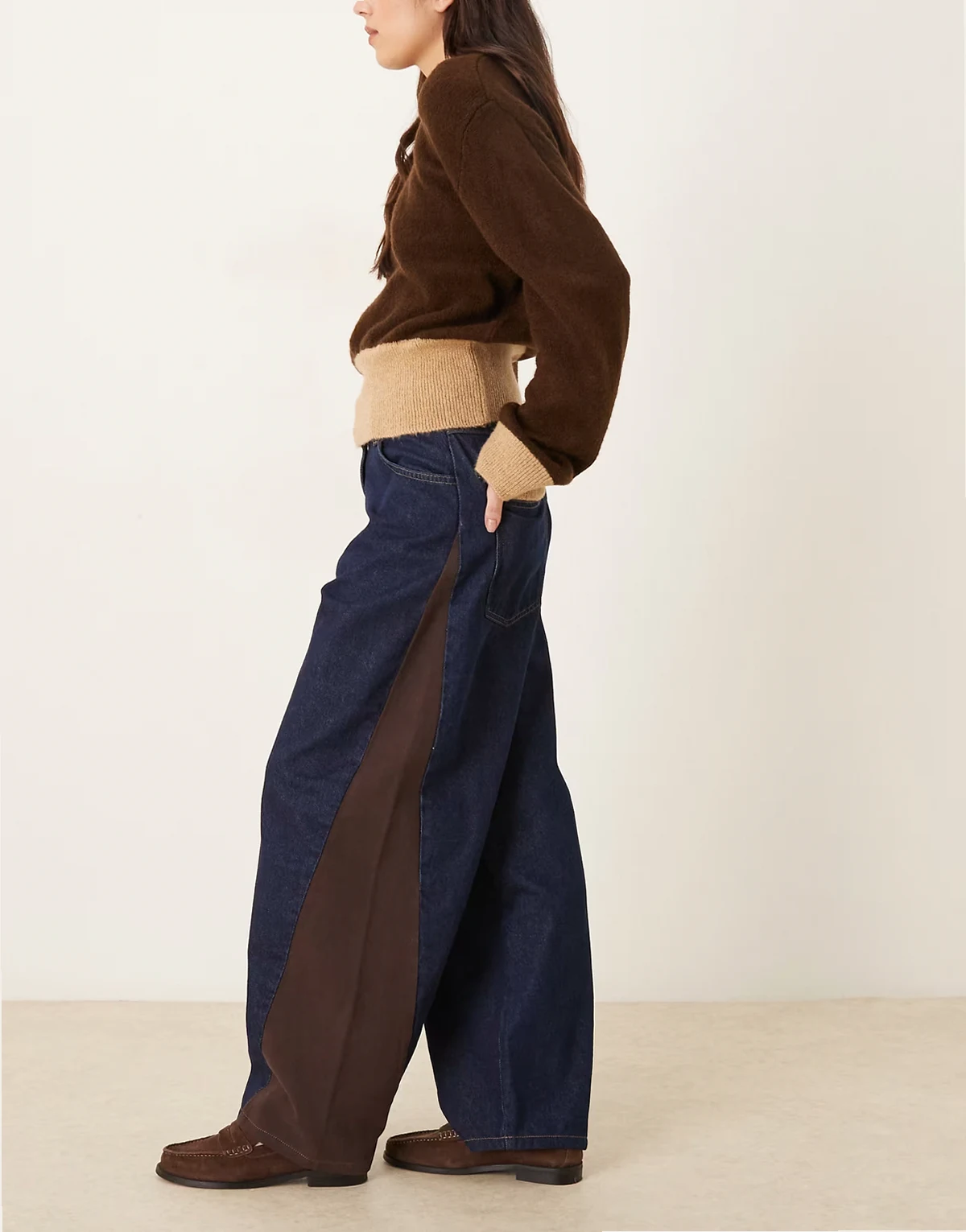 – Barrel-Leg-Jeans in Indigoblau mit Seiteneinsätzen aus Cord