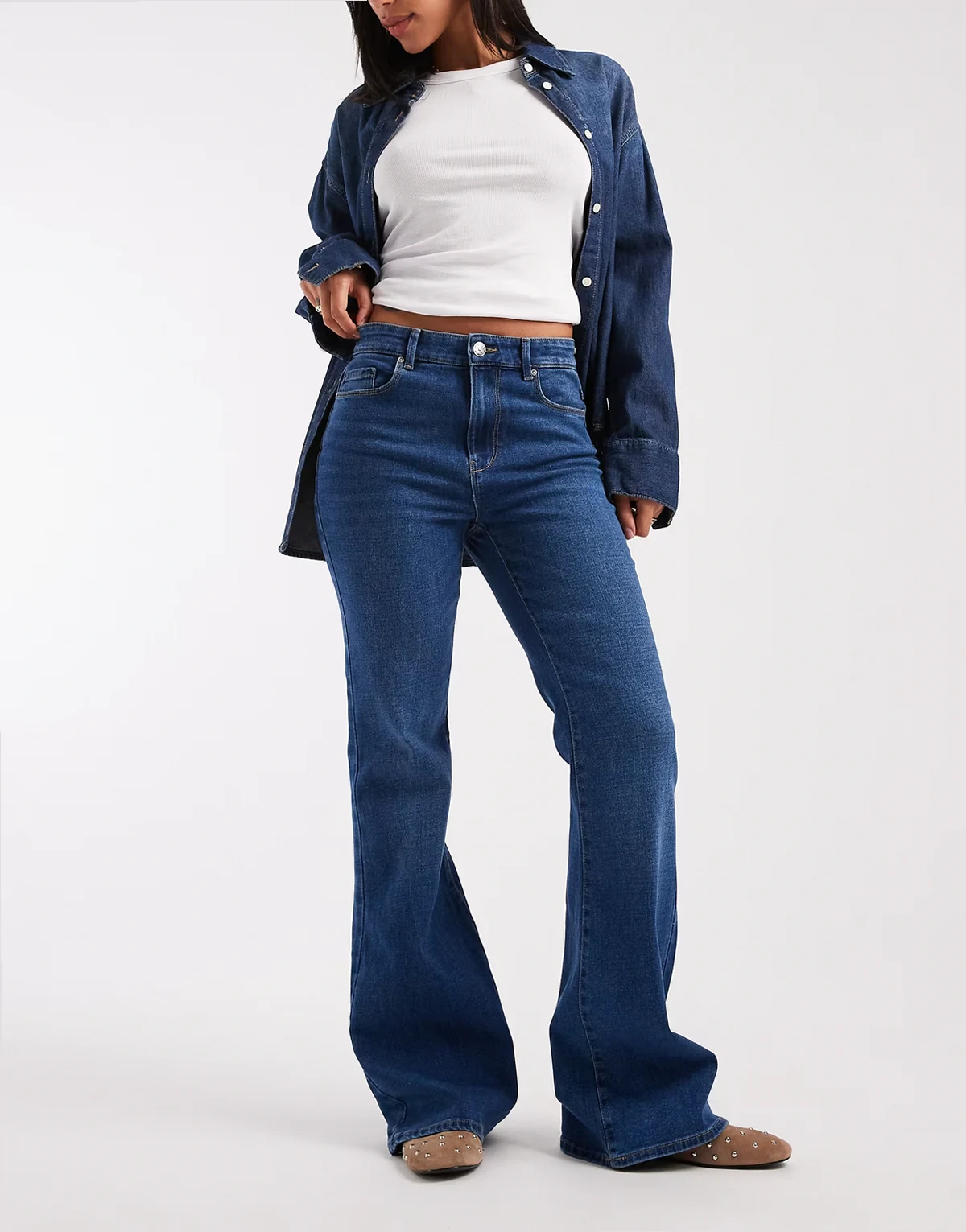 – Henni – Retro-Schlagjeans aus Denim in Mittelblau mit hohem Bund