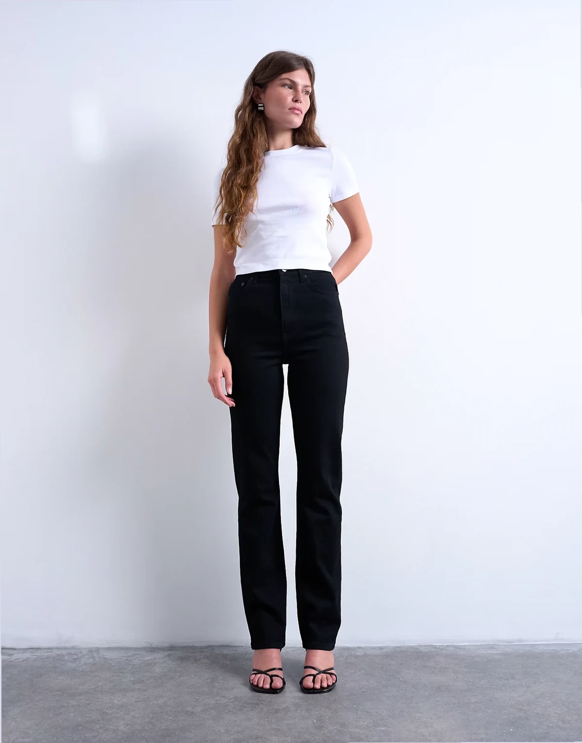 – Dree – Slim Straight Jeans in Schwarz mit hohem Bund