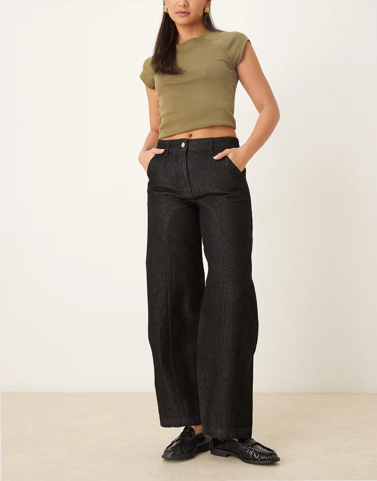 – Slim-Jeans in Schwarz-Ecru mit Ziernaht und abgerundetem Beinschnitt
