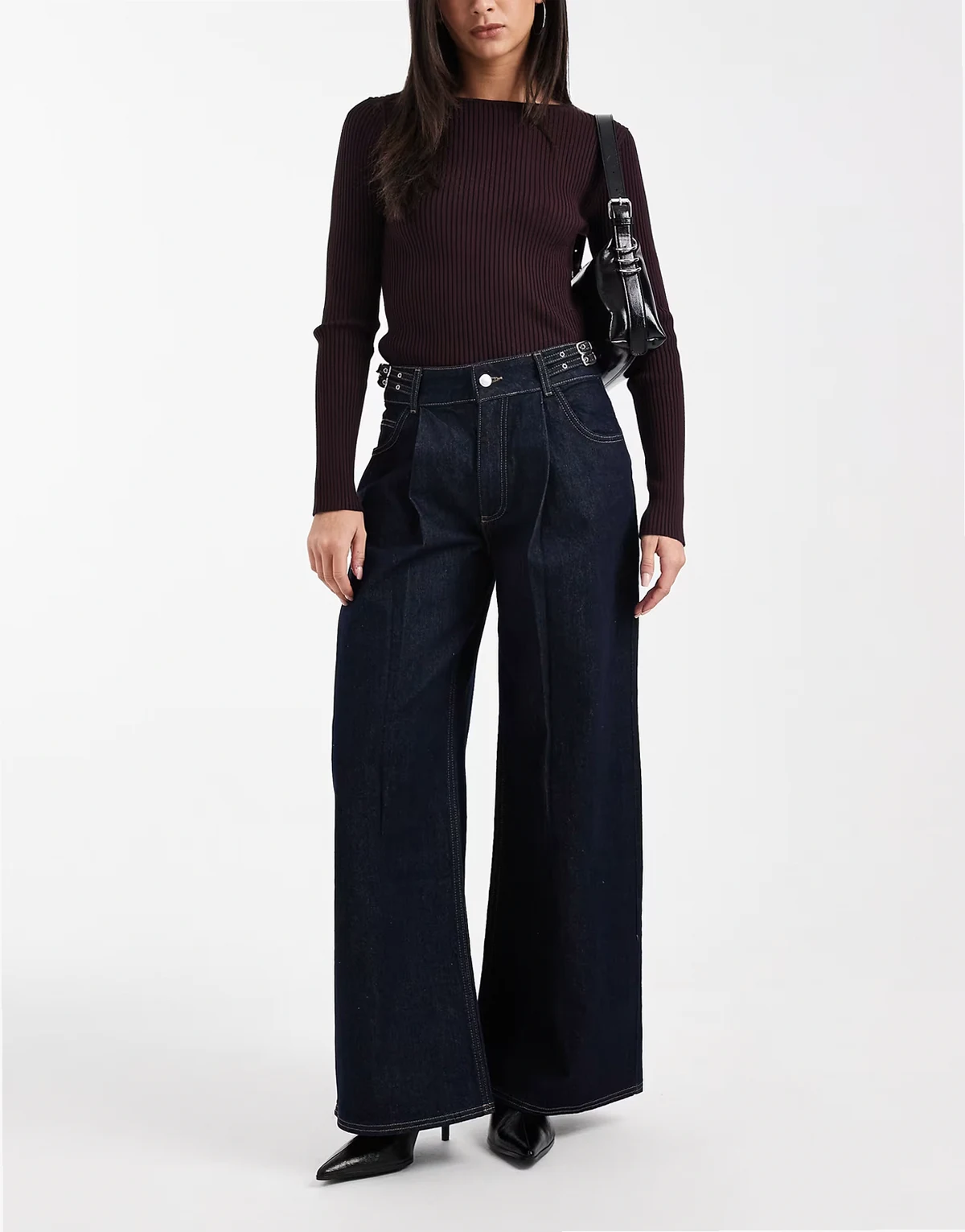 – Jeans in Indigoblau mit weitem Bein und zwei Riegeln an der Seite