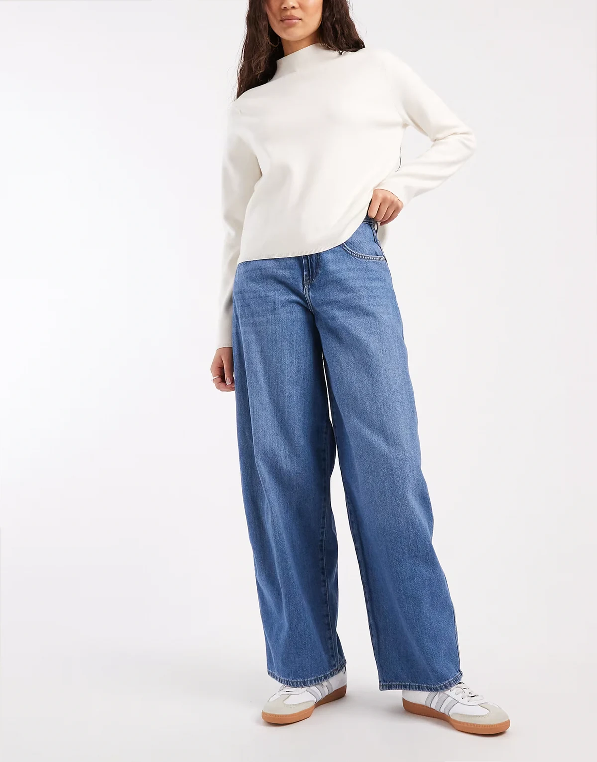 – Taylor – Barrel-Jeans in verwaschenem Mittelblau mit hohem Bund