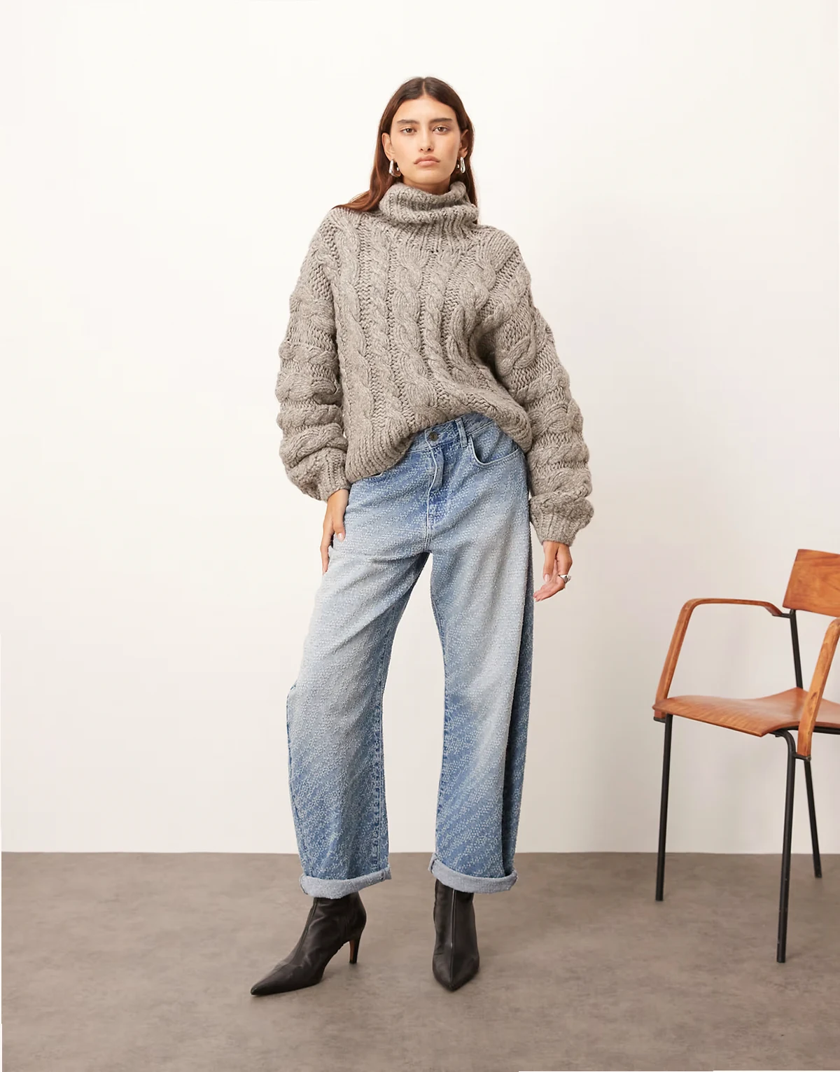 Tova textured jeans in mid wash blue