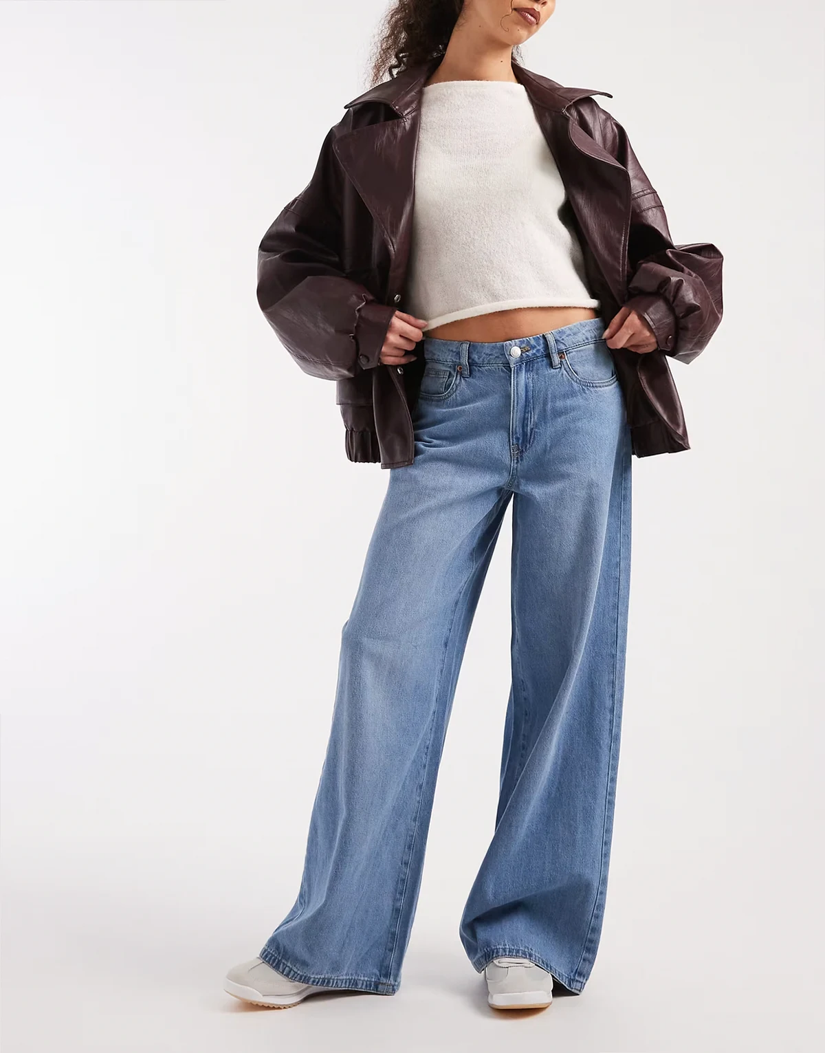 – Remy – Weite Jeans in Hellblau mit mittelhohem Bund