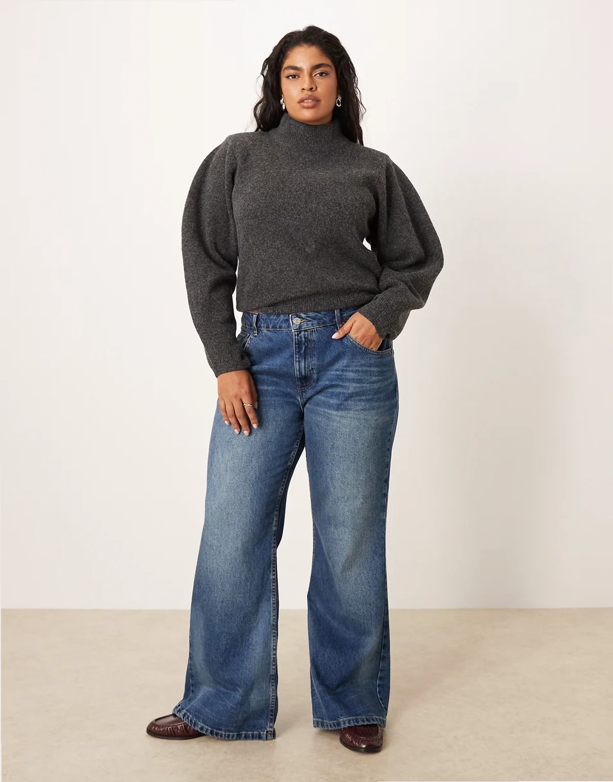 ASOS DESIGN Curve – Ciemnoniebieskie jeansy dzwony o luźnym kroju