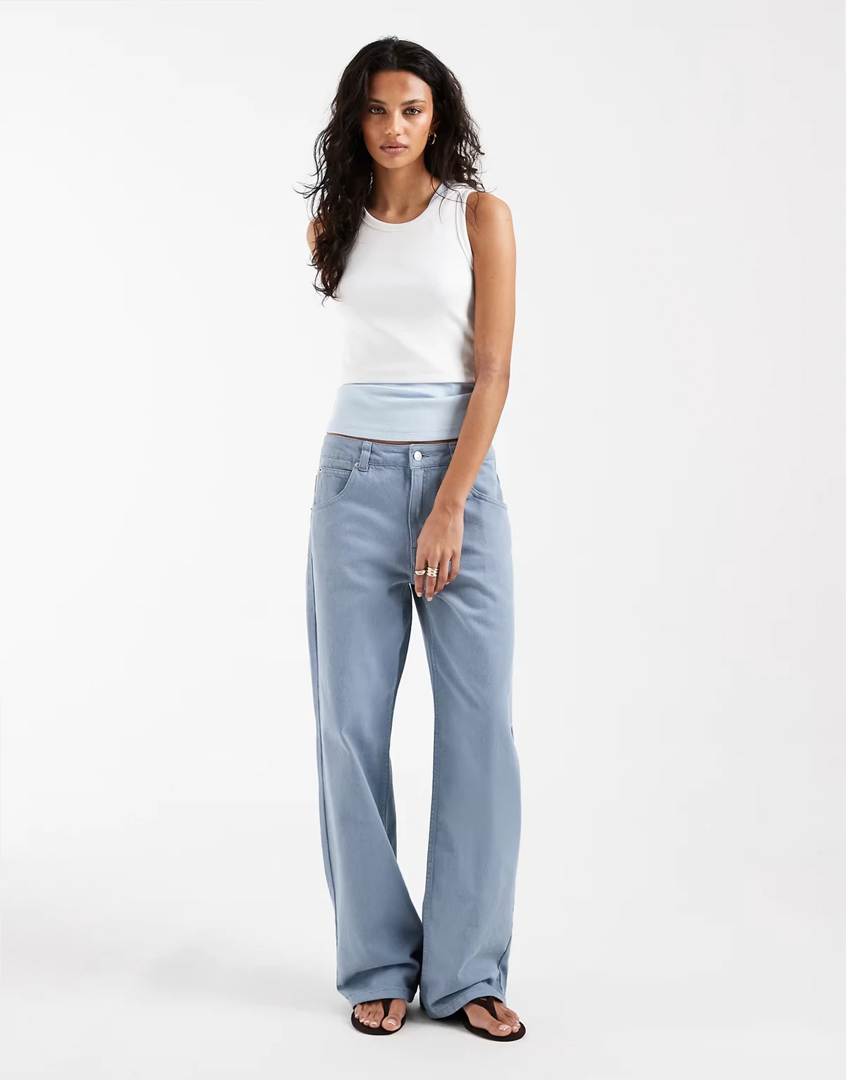 – Weite Jeans in Petrolblau mit niedrigem Bund