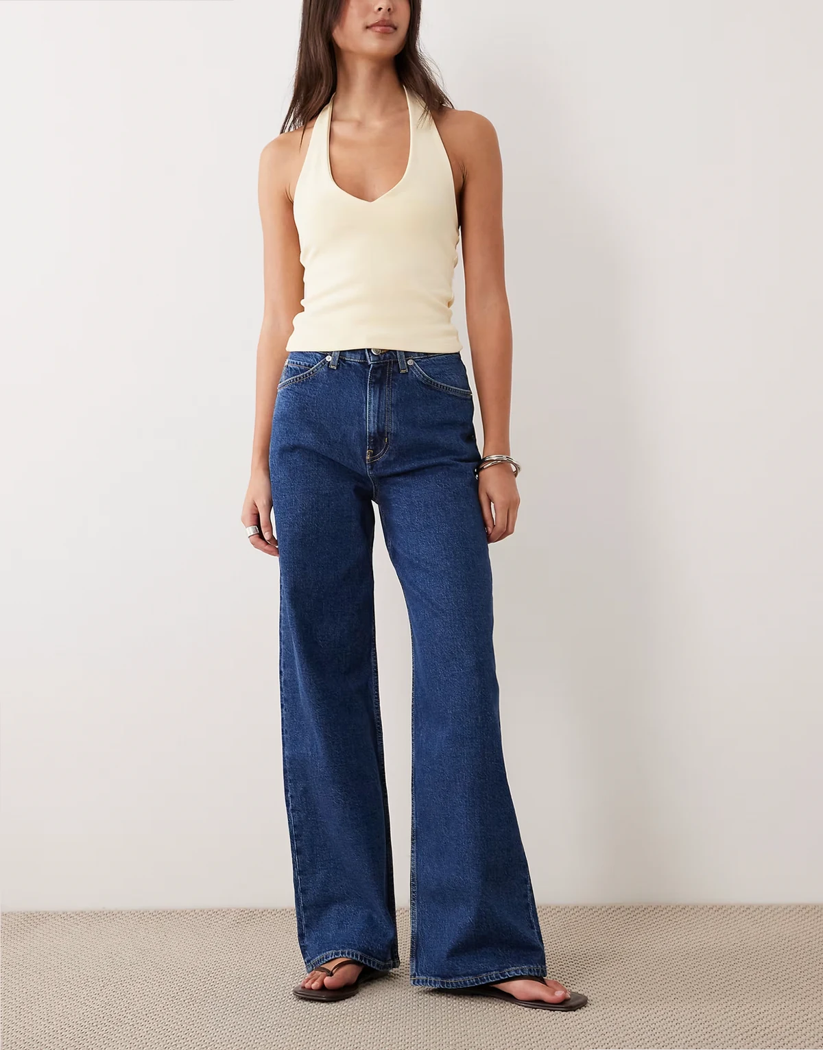 – Lupine – Weit geschnittene Jeans in mittelblauer Waschung mit hohem Bund