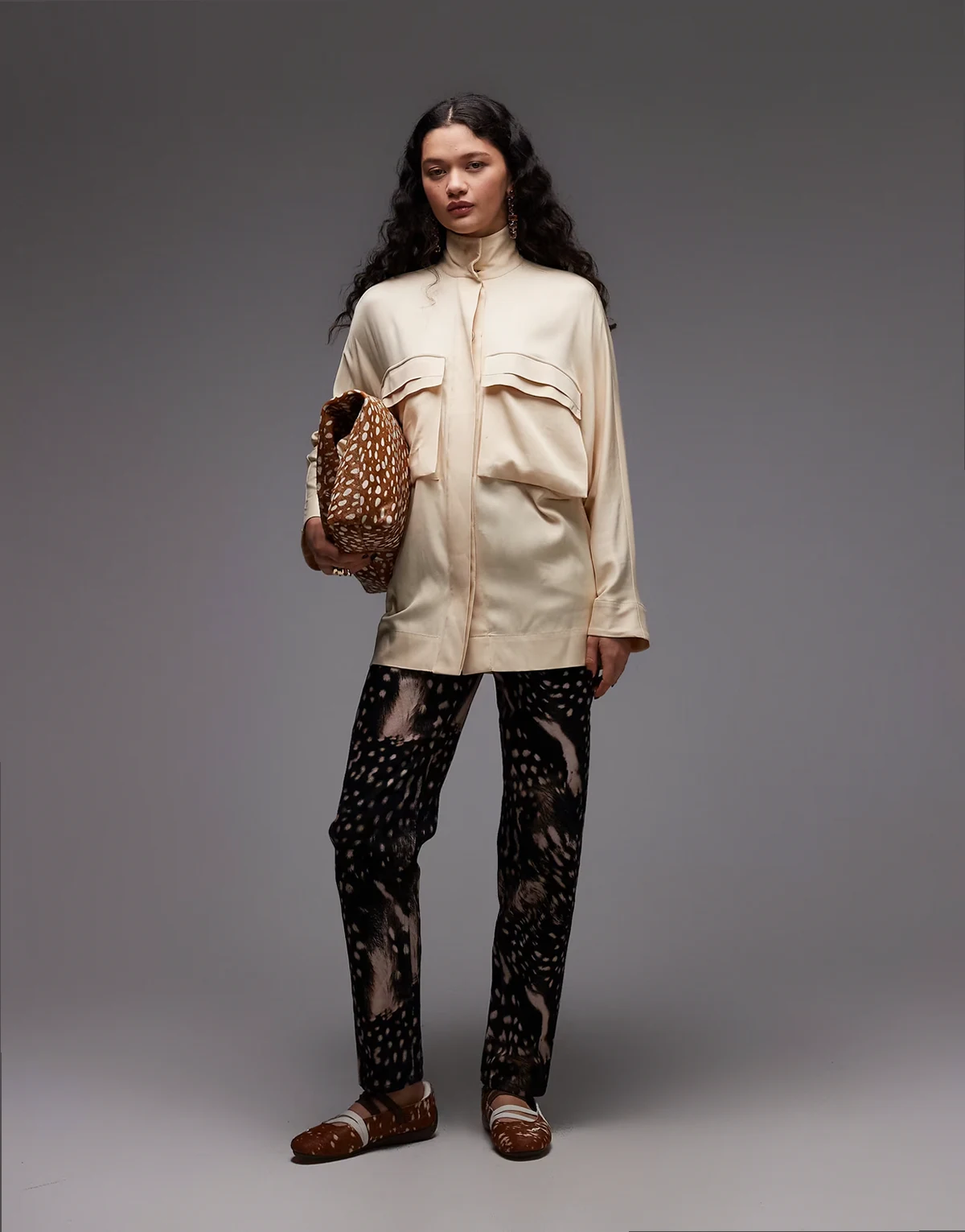 – Gerade geschnittene Slim-Fit-Jeans mit Animalprint