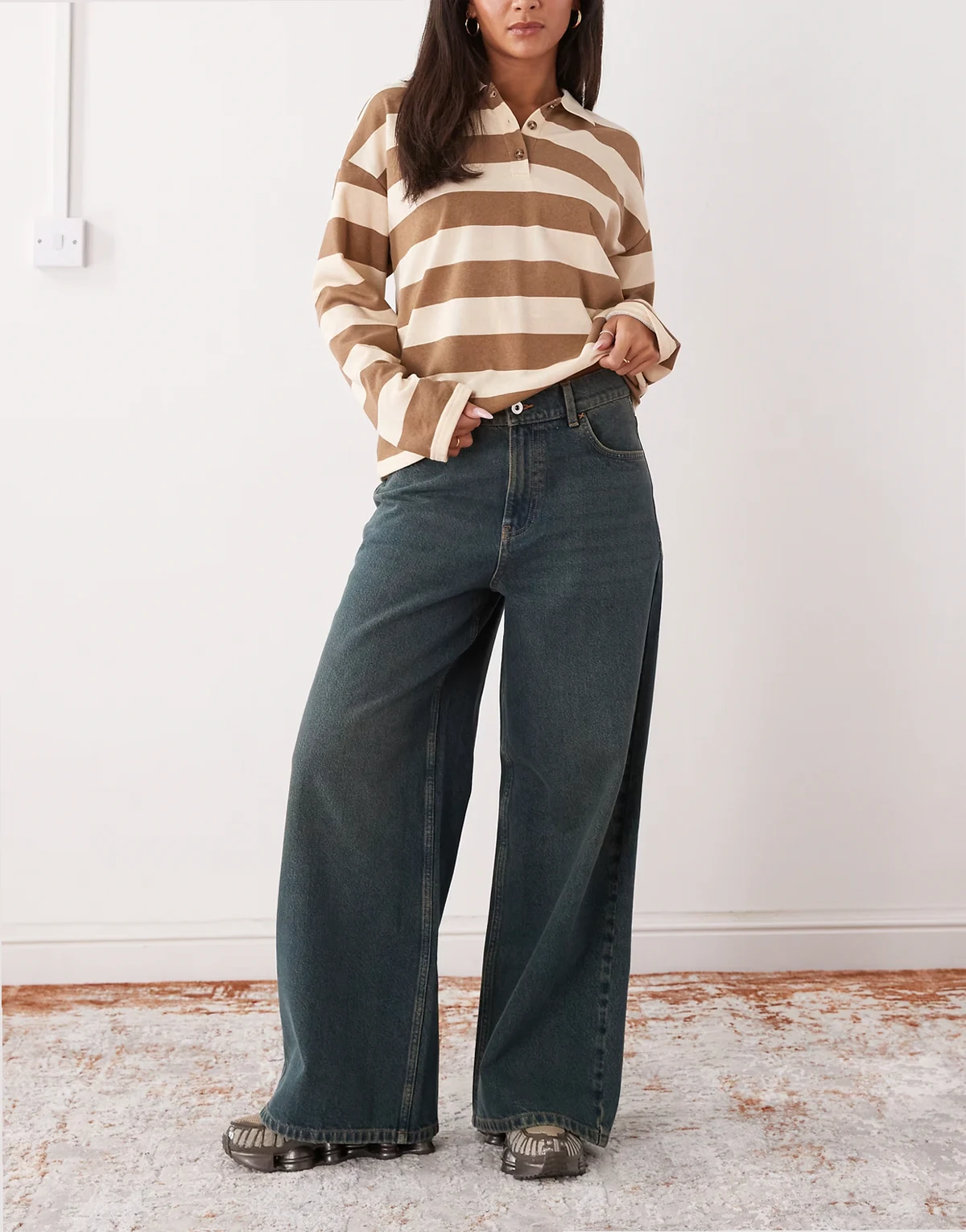 – X003 – Jeans in grüner Waschung mit weitem Bein und mittelhohem Bund