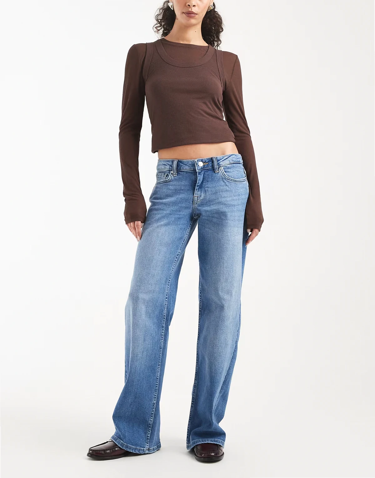 – Judy – Jeans in Mittelblau mit weitem Bein und niedrigem Bund