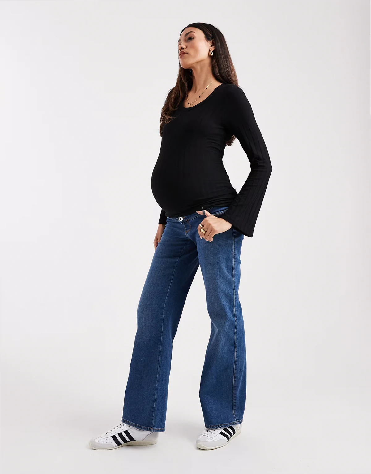 – Madison – Jeans in Mittelblau mit hohem Bund und weitem Bein, Umstandsmode
