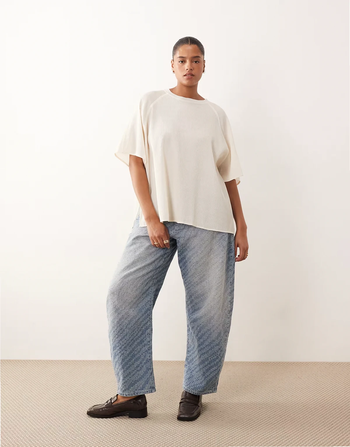 Curve Tova textured jeans in mid wash blue