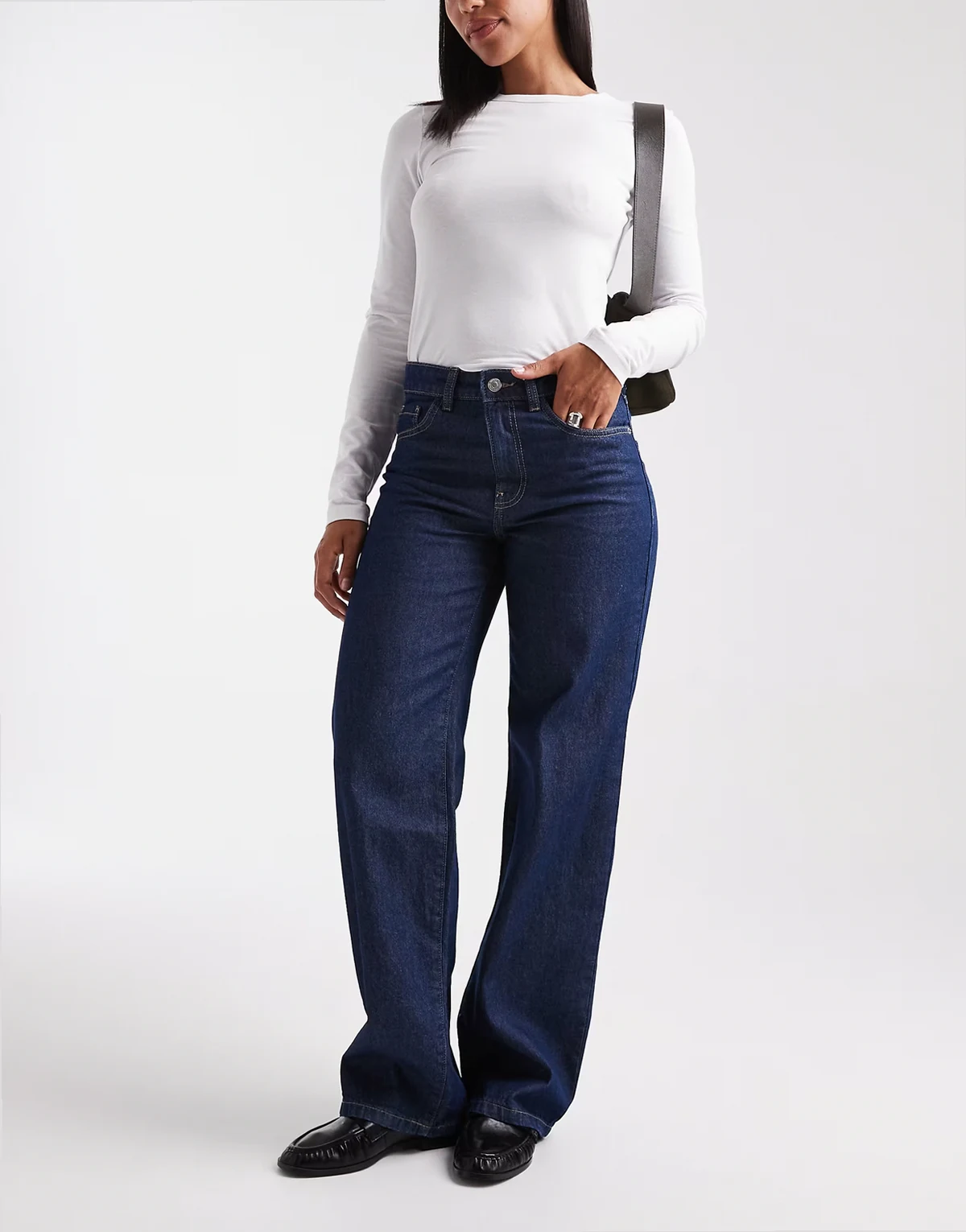 – Kirsa – Jeans in dunkler Rinse-Waschung mit mittelhohem Bund und geradem Schnitt