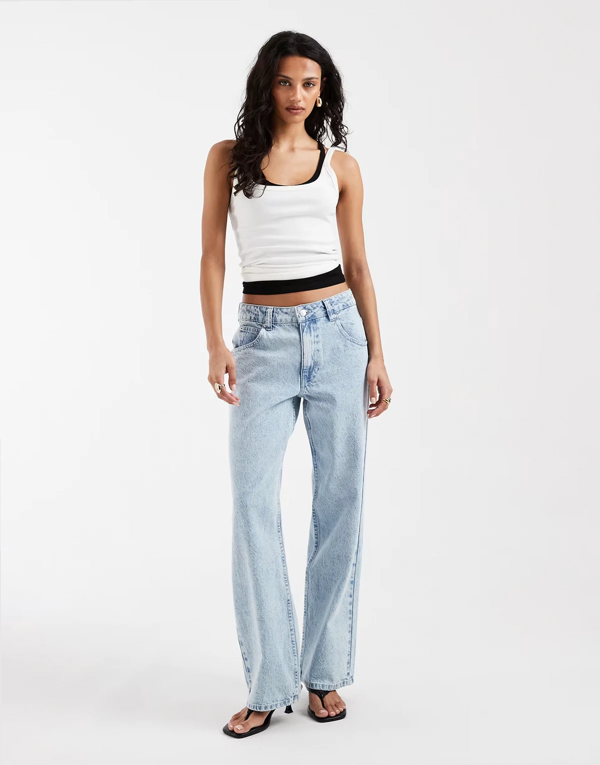– Baggy-Jeans in Acid-Waschung mit niedrigem Bund