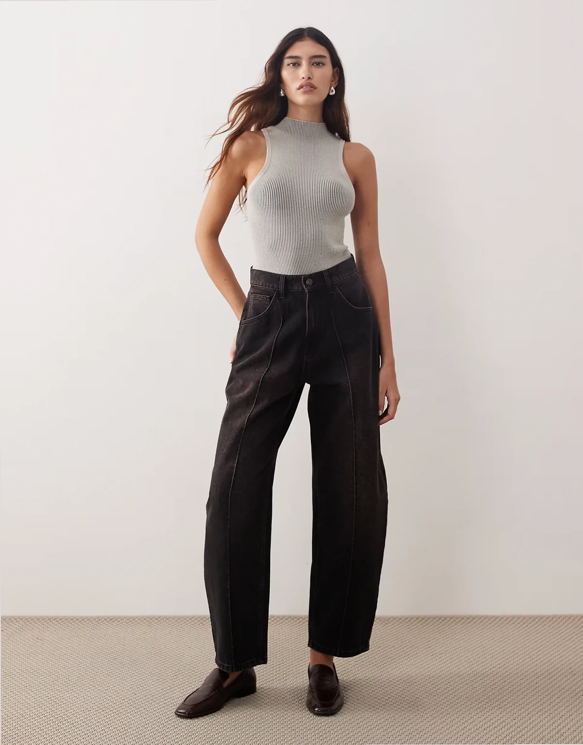 – Clover – Jeans in schwarzer Waschung mit Ziernaht vorne