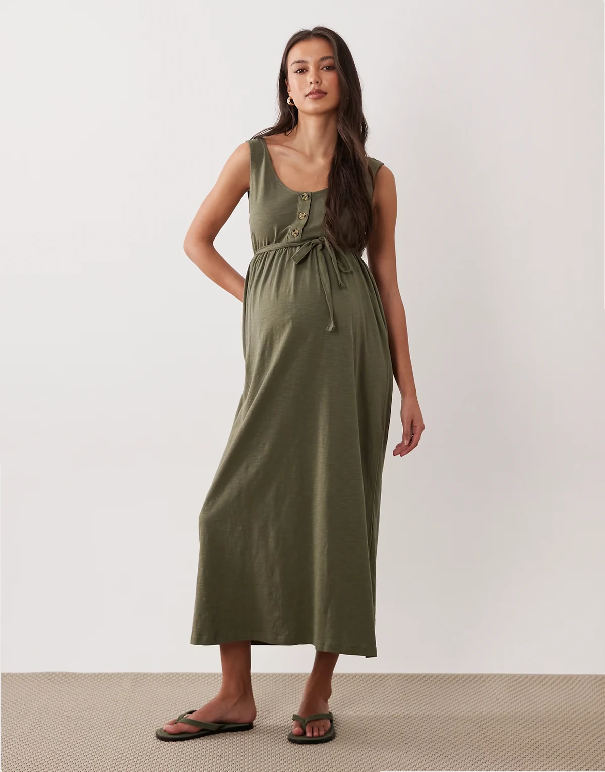 Mamalicious Maternity – Langes Sommerkleid in dunklem Khaki mit Knopfleiste und 2 Stillfunktionen