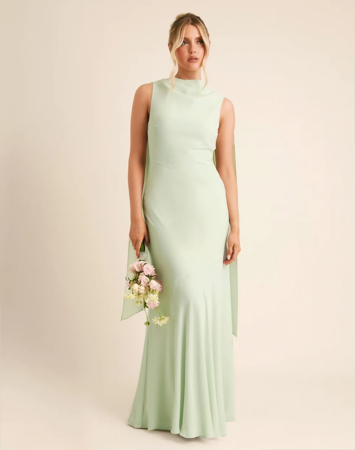 Bridesmaid – Miętowozielona sukienka maxi z zabudowanym drapowanym dekoltem z krepy