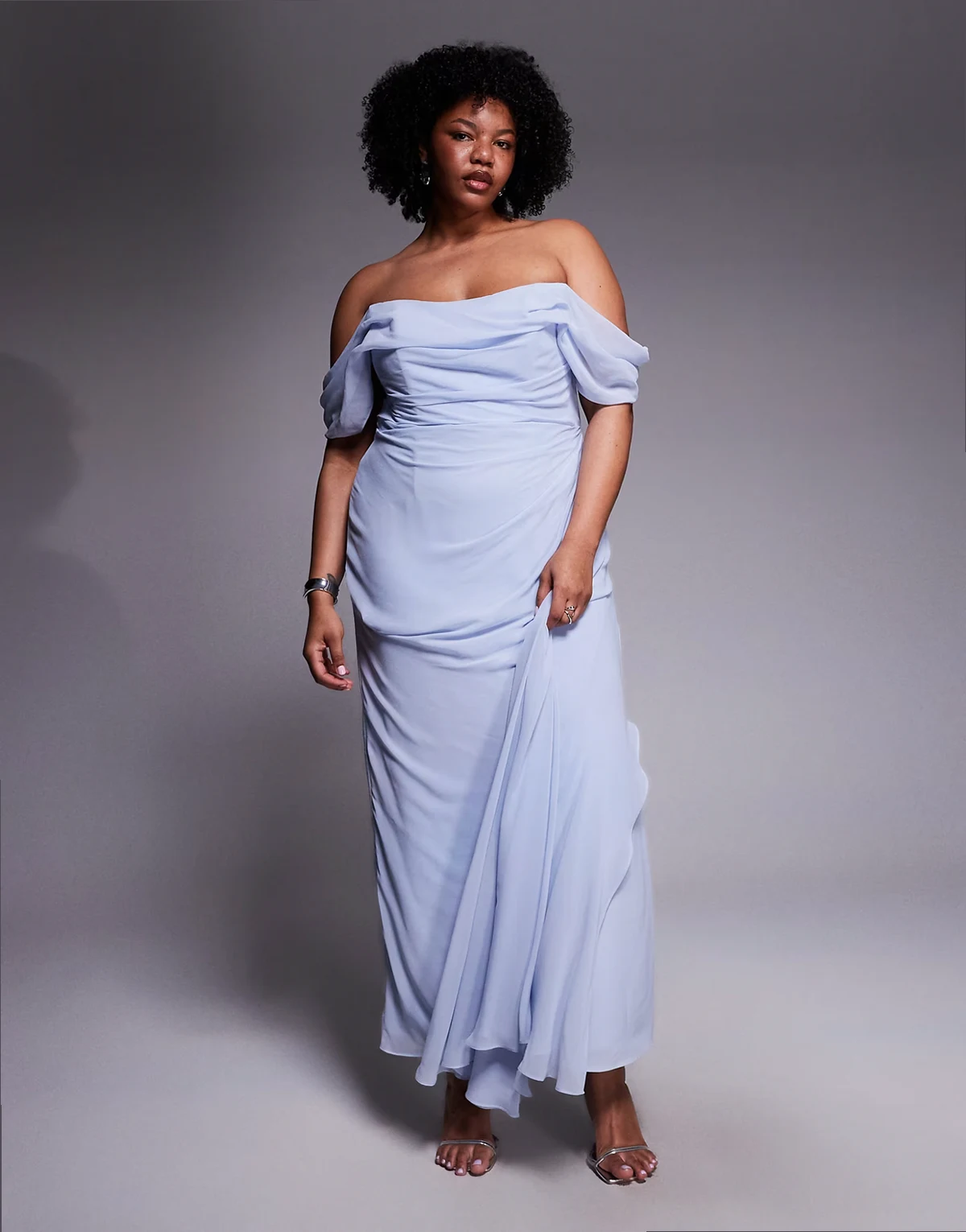 ASOS DESIGN Curve – Niebieska sukienka z żorżety z dekoltem bardot