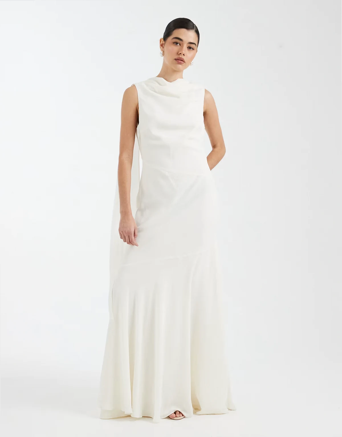 Bridesmaid – Sukienka maxi z zabudowanym drapowanym dekoltem z krepy w kolorze kości słoniowej