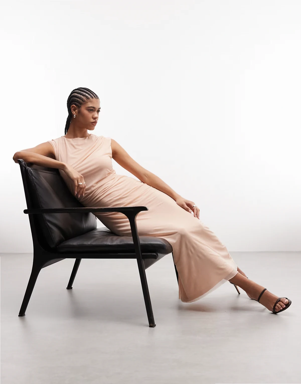 – Drapiertes Midikleid in Lehmrosa