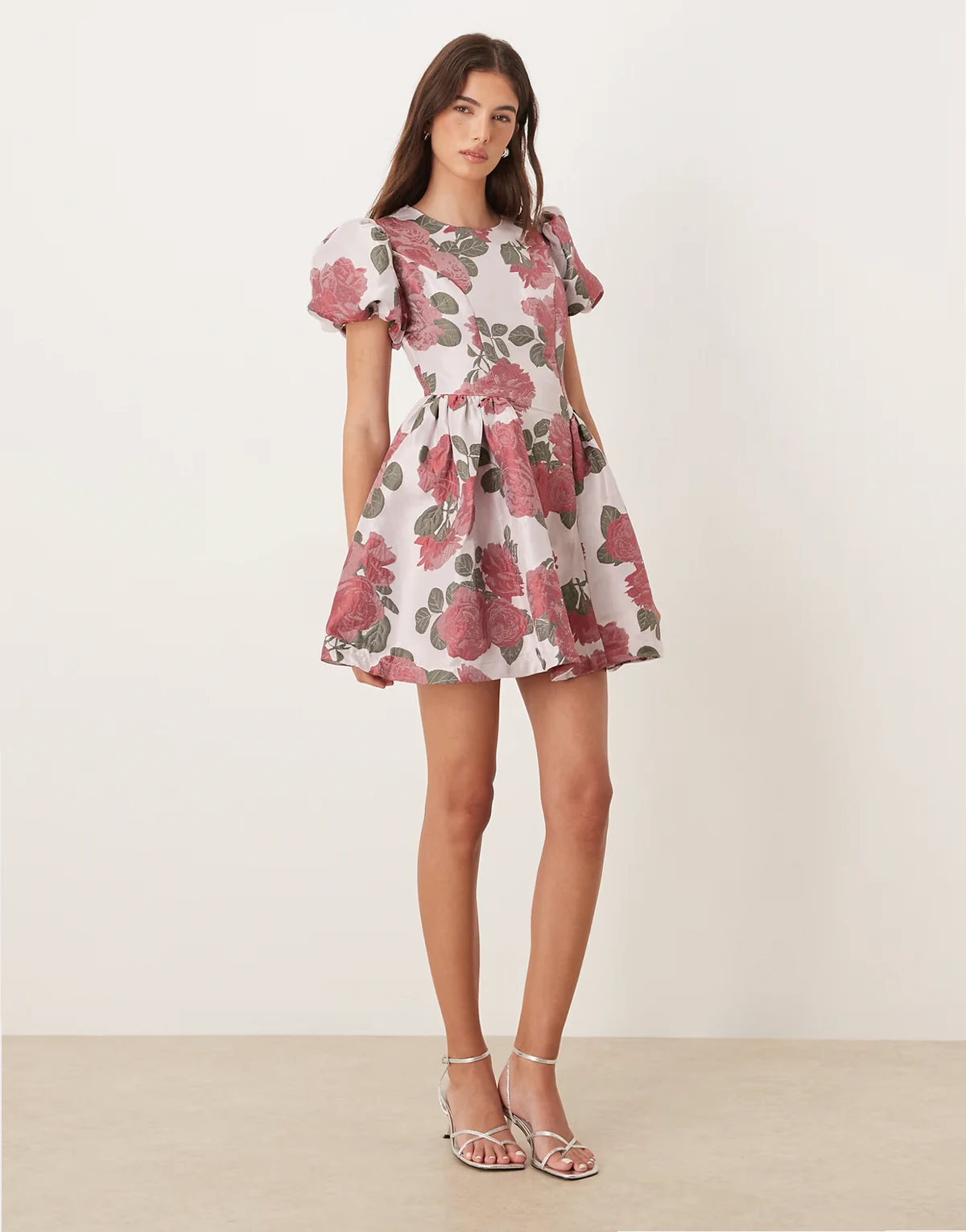 – Good Days – Jacquard-Minikleid in Rosa mit Blumenmuster und Puffärmeln