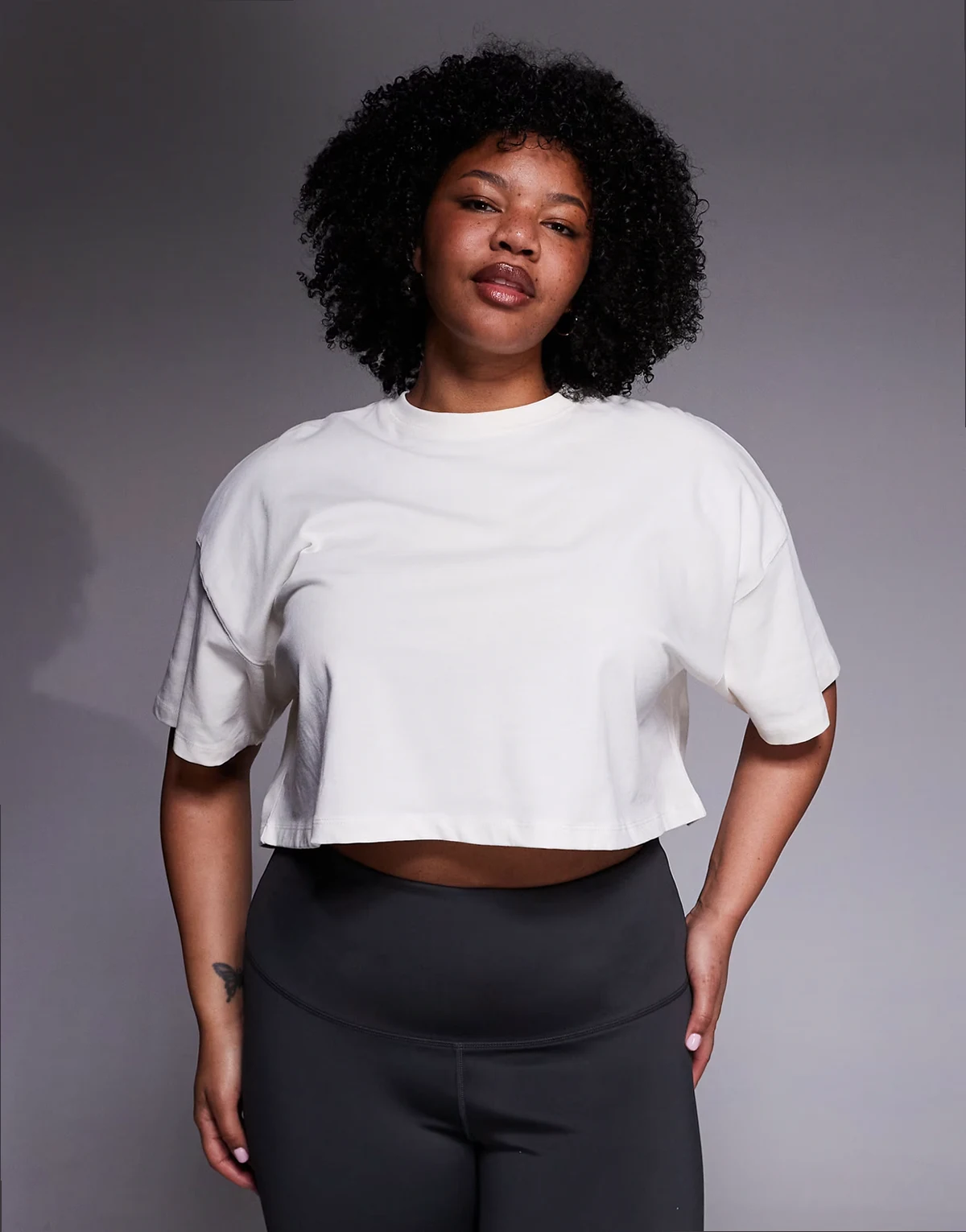Curve Icon heavyweight cotton cropped t-shirt with quick dry finish in off white