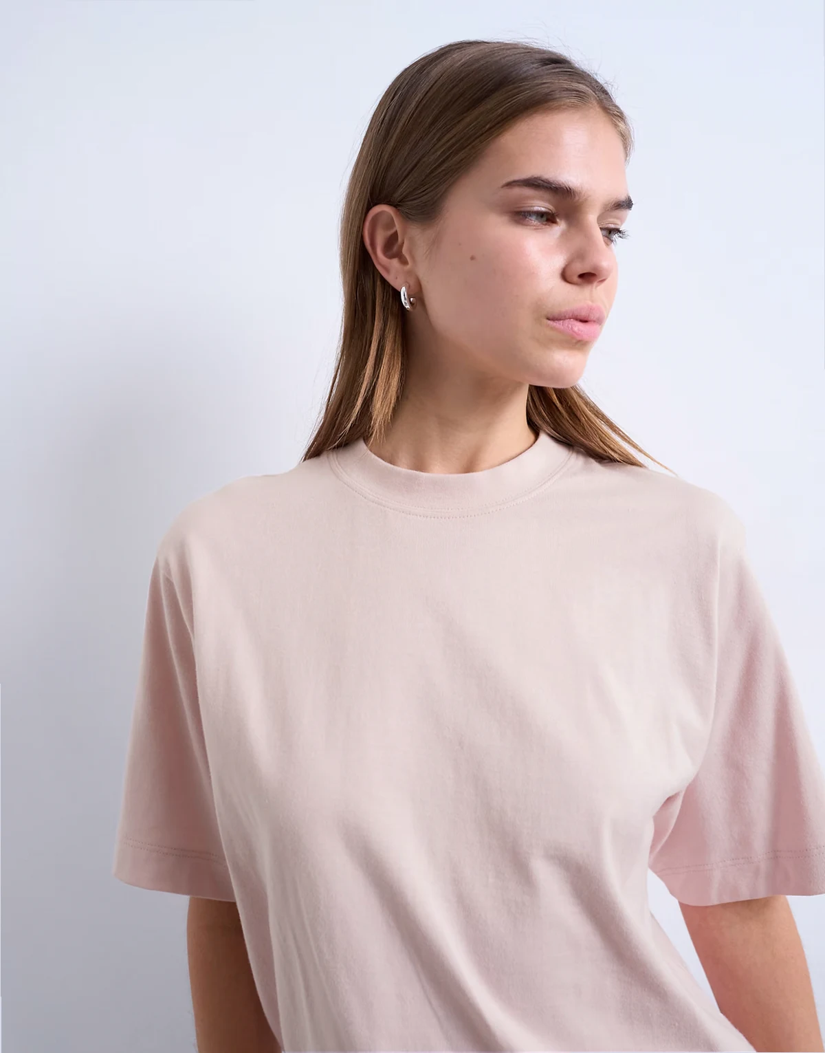 Premium – Jasnoróżowy T-shirt basic z krótkimi rękawami