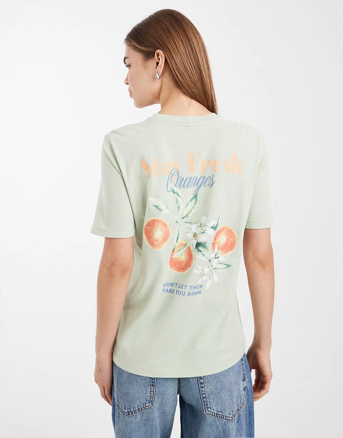 – Kastiges T-Shirt in Hellgrün mit Orangen-Rückenprint