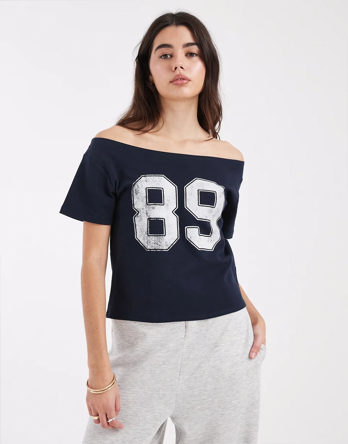 – Sportliches, schulterfreies T-Shirt in Total Eclipse mit Print