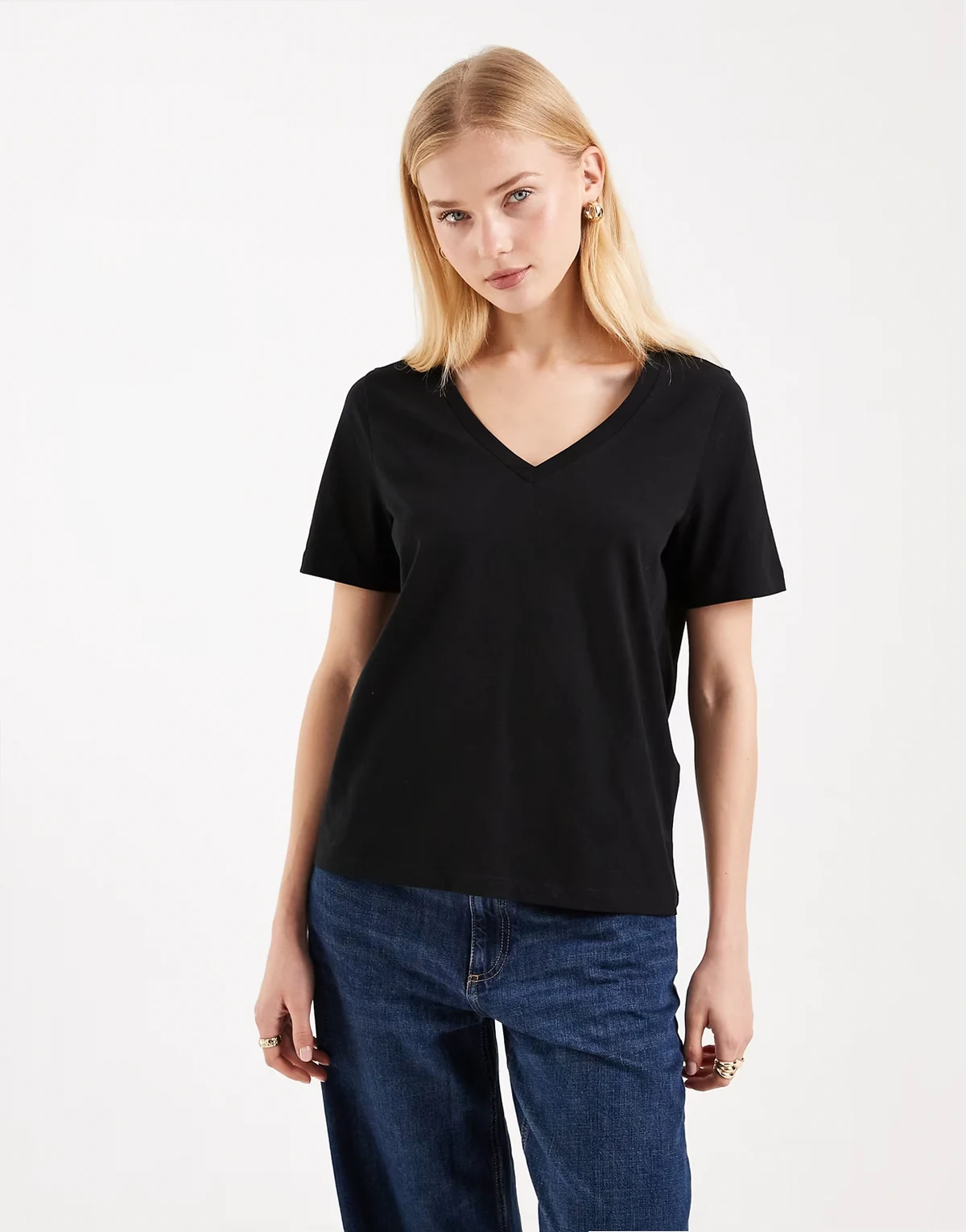 – T-Shirt mit V-Ausschnitt in Schwarz