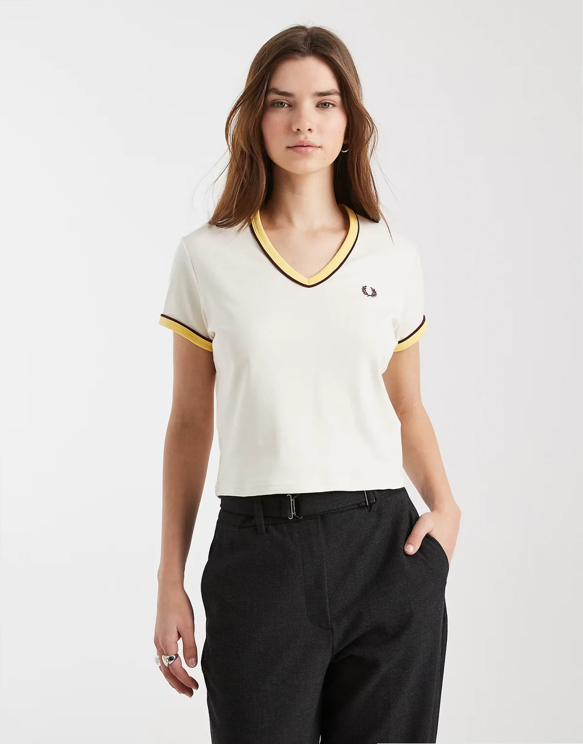 piped seams logo v neck T-shirt in ecru