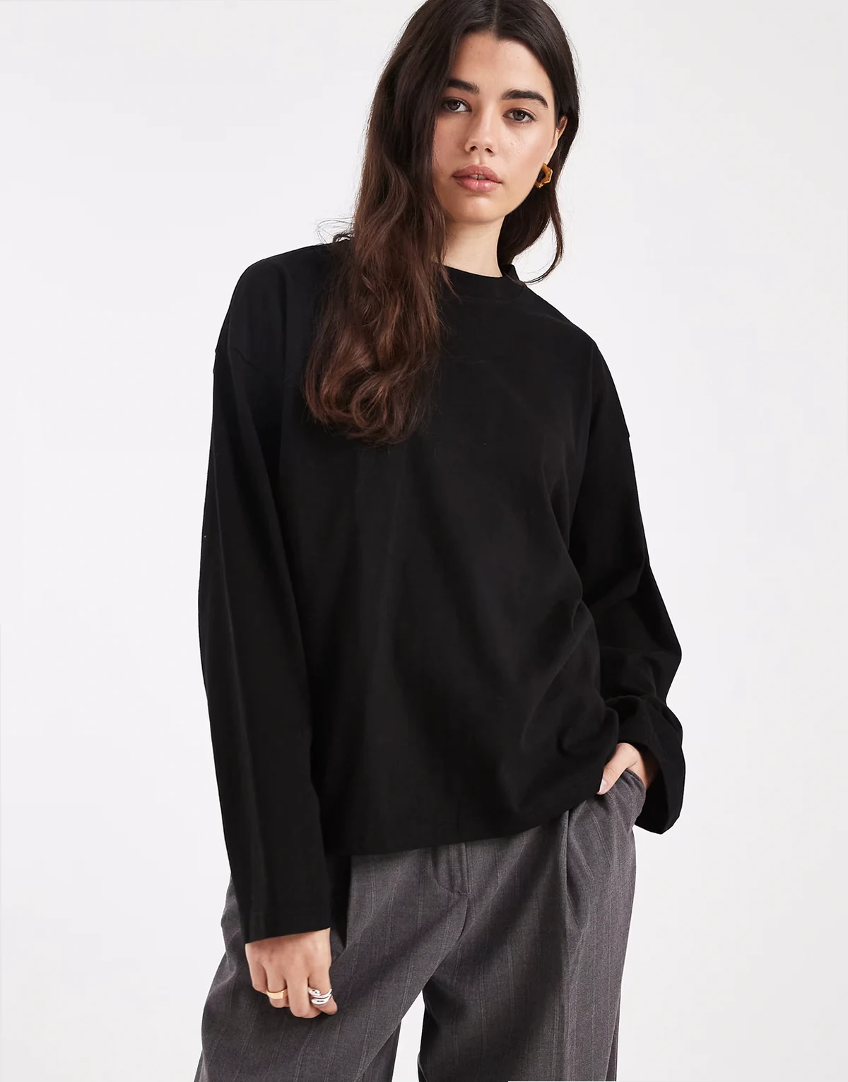 – Kastiges, langärmliges Oversize-T-Shirt in Schwarz