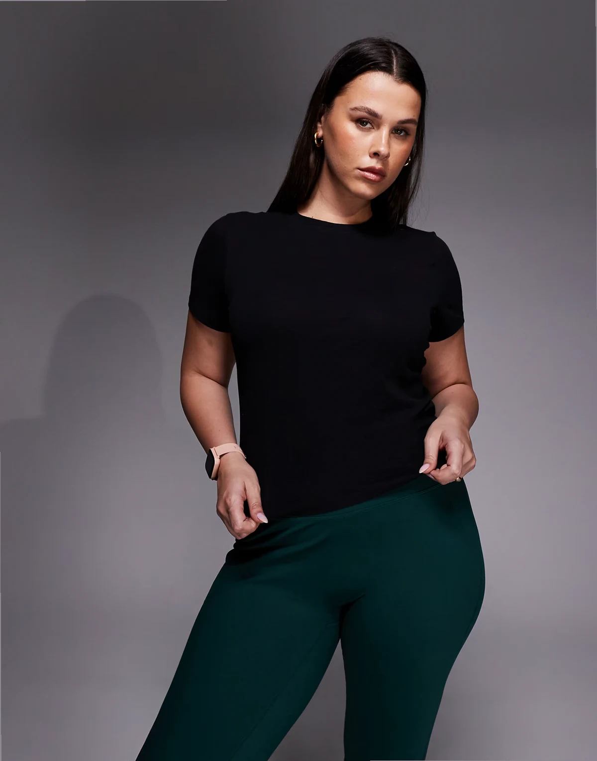 Curve fitted cotton blend everyday t-shirt with quick dry finish in black