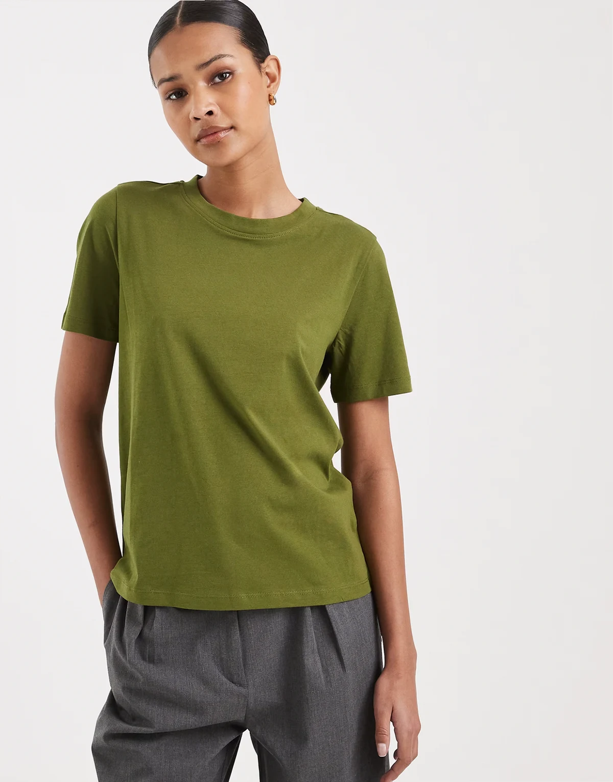– T-Shirt in tiefem Pestogrün