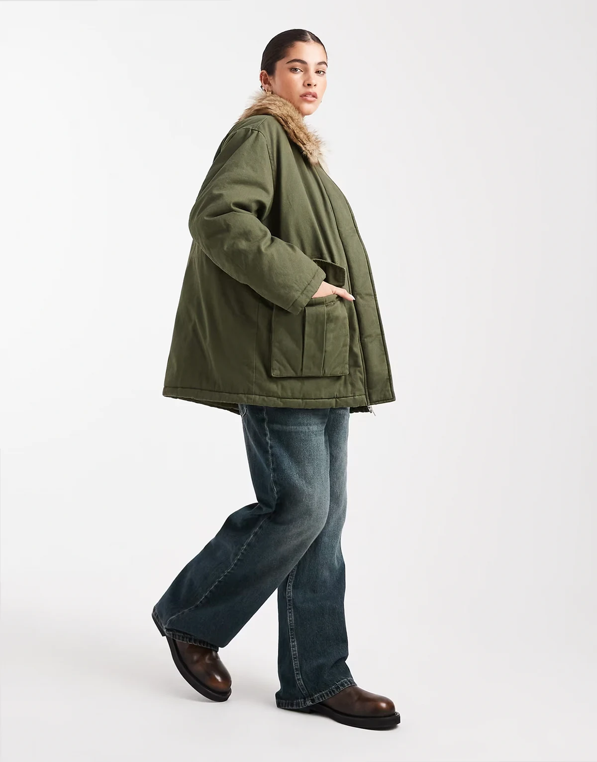 – Parka in Khaki mit Kunstpelz-Kragen