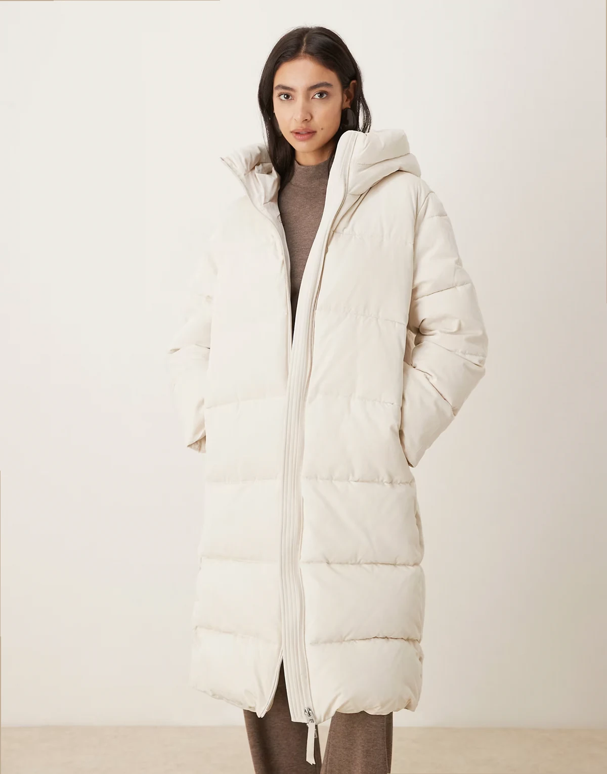 – Longline-Steppjacke in Cremeweiß mit Kapuze